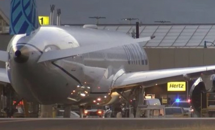 SUA: Un cadavru a fost descoperit în zona roţii unui avion United Airlines, după aterizare SUA: Un cadavru a fost descoperit în zona roţii unui avion United Airlines, după aterizare