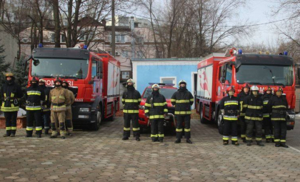 În ziua de Crăciun pe stil nou, mai mulți salvatori și pompieri au intervenit în 21 de situații de risc, dintre care și la două incendii din raionul Briceni 
