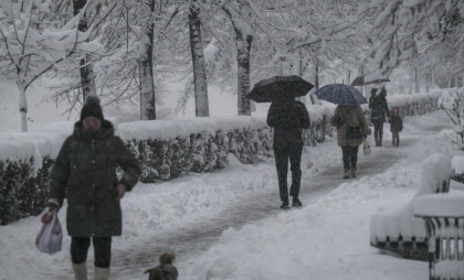 Sute de mii de persoane din trei state europene au rămas fără curent din cauza unei furtuni de zăpadă. Zonele afectate - VIDEO Sute de mii de persoane din trei state europene au rămas fără curent din cauza unei furtuni de zăpadă. Zonele afectate - VIDEO