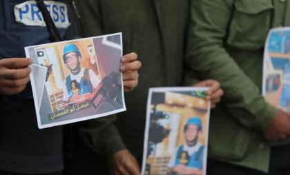 Cinci jurnaliști de la o televiziune palestiniană au fost uciși în urma unui atac israelian. Armata israeliană spune că doar „se dădeau drept jurnaliști”