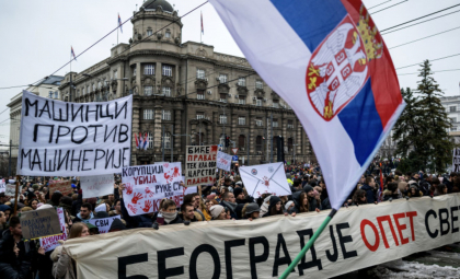 Studenții din Belgrad au ieșit în stradă pentru a protesta față politicile lui Vučić. Ce acuzații îi aduc aceștia

