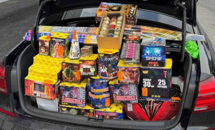  A fost prins pe străzile Chișinăului cu mașina plină de artificii fără acte de proveniență: Un moldovean - documentat de ofițerii Serviciului Vamal - FOTO