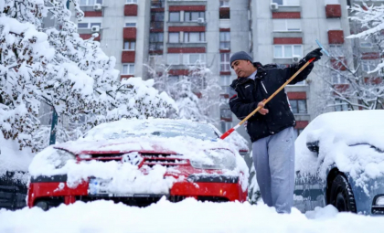 Bosnia, acoperită de nămeți de până la 2 metri. Angajatul unei stații meteo a fost găsit înghețat în zăpadă - VIDEO