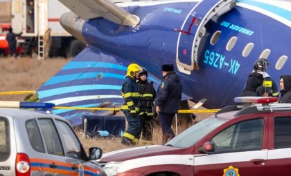 Rusia a reacționat după acuzațiile privind implicarea sa în doborârea avionului Azerbaijan Airlines. Invocă ceața densă din Groznîi și un atac ucrainean cu drone