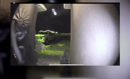 Momentul în care un câine dispărut de nouă zile sună la soneria casei 