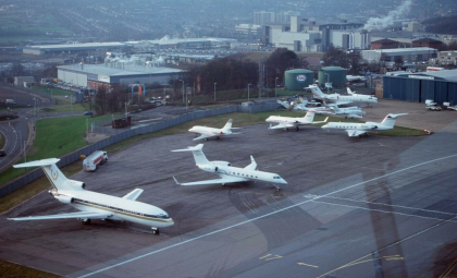 Fenomenul care afectează mai multe aeroporturi din Marea Britanie. "Sunt în vigoare restricţii de trafic aerian"