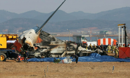 Care ar fi cauza prăbușirii avionului sud-coreean cu 181 de persoane la bord. Martorii spun că au auzit o explozie puternică Care ar fi cauza prăbușirii avionului sud-coreean cu 181 de persoane la bord. Martorii spun că au auzit o explozie puternică
