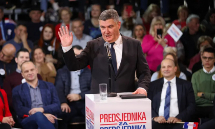 Zoran Milanovic, considerat un „Trump al Croaţiei”, a obţinut cele mai multe voturi la alegerile prezidenţiale. Cu cine se va lupta în turul 2 Zoran Milanovic, considerat un „Trump al Croaţiei”, a obţinut cele mai multe voturi la alegerile prezidenţiale. Cu cine se va lupta în turul 2