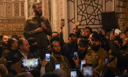 Sirienii mai au de așteptat până când vor avea alegeri, după 5 decenii de dictatură a lui Bashar al-Assad, anunță liderul rebelilor Sirienii mai au de așteptat până când vor avea alegeri, după 5 decenii de dictatură a lui Bashar al-Assad, anunță liderul rebelilor
