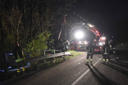 O familie de moldoveni, implicata intr-un accident de circulatie in Bologna! Un barbat a murit - GALERIE FOTO O familie de moldoveni, implicata intr-un accident de circulatie in Bologna! Un barbat a murit - GALERIE FOTO