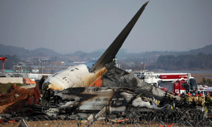 Percheziţii la aeroportul din Muan din Coreea de Sud, după prăbuşirea aeronavei Boeing a companiei Jeju Air, soldată cu 179 de morți