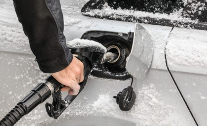 Benzina se scumpește cu 15 bani. Cât va costa joi un litru de motorină: Noile prețuri la carburanți, stabilite de ANRE - FOTO