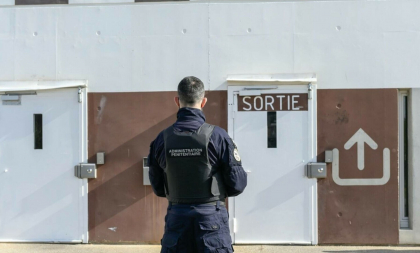 Luare de ostatici la o închisoare din Franța. Un deținut cu probleme psihice amenință cinci persoane cu un târnăcop