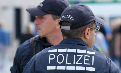 Explozie în fața unei secții de poliție din Berlin. Doi oameni ai legii au fost răniţi. Unul dintre ei e în stare gravă Explozie în fața unei secții de poliție din Berlin. Doi oameni ai legii au fost răniţi. Unul dintre ei e în stare gravă