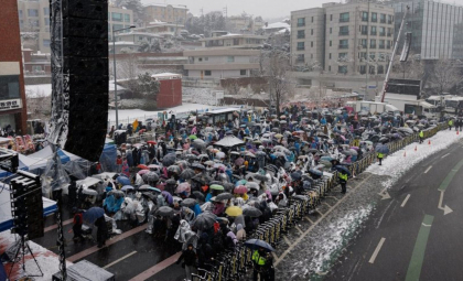 Coreea de Sud: Protestatarii se mobilizează pentru şi împotriva arestării lui Yoon în apropierea termenului limită