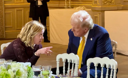 Giorgia Meloni s-a întâlnit cu Donald Trump la reședința din Florida. Premierul italian, primit cu aplauze la Mar-a-Lago - FOTO Giorgia Meloni s-a întâlnit cu Donald Trump la reședința din Florida. Premierul italian, primit cu aplauze la Mar-a-Lago - FOTO