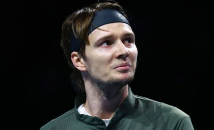 „Rușine și circ”. Un tenismen cu doar 4 trofee în palmares îl jignește pe Rafa Nadal: „Chel și bătrân. Nu vreau să ajung la fel” „Rușine și circ”. Un tenismen cu doar 4 trofee în palmares îl jignește pe Rafa Nadal: „Chel și bătrân. Nu vreau să ajung la fel”