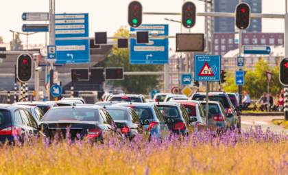Amsterdam renunță la semafoarele inteligente: „Pot colecta informații personale fără ca oamenii să observe”