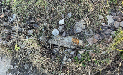 Un obuz presupus a fi de pe vremea celui de-al Doilea Război Mondial - găsit de un pescar în zona de frontieră Un obuz presupus a fi de pe vremea celui de-al Doilea Război Mondial - găsit de un pescar în zona de frontieră