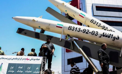 Iranul începe exerciţii militare în apropiere de centrul nuclear din Natanz
Iranul începe exerciţii militare în apropiere de centrul nuclear din Natanz