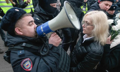Când fiecare cuvânt pe care îl spun poate duce la acuzații penale, rușii au găsit un nou mod de a protesta în 2024: E o modalitate de a-ți exprima opinia „fără consecințe”