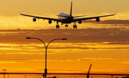 Un avion Boeing 737 al companiei ruse Utair a efectuat o aterizare de urgenţă la Moscova