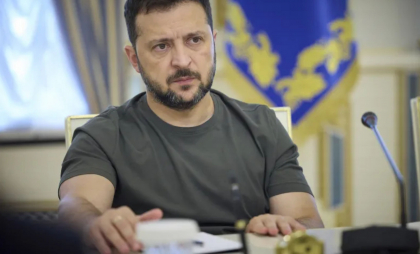 Popularitatea lui Zelenski a scăzut mult, arată un nou sondaj. Câți ucraineni mai au încredere în președintele lor după aproape trei ani de război