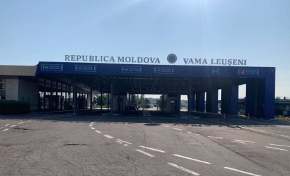 Descoperire periculoasă la frontieră. Ce au găsit vameșii în bagajul unui moldovean care a vrut să intre în țară - FOTO