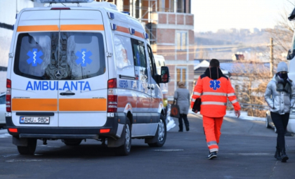 Caz revoltător. A chemat ambulanţa pentru iubita sa care ar fi căzut jos și s-a lovit la cap, dar femeia a luat la bătaie asistenții medicali Caz revoltător. A chemat ambulanţa pentru iubita sa care ar fi căzut jos și s-a lovit la cap, dar femeia a luat la bătaie asistenții medicali