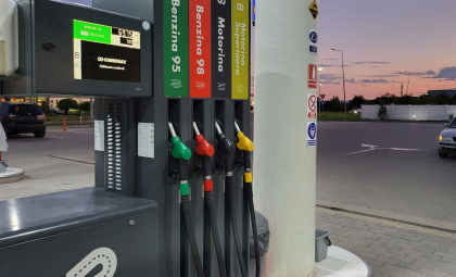 Benzina se scumpește cu 33 bani. Cât va costa vineri un litru de motorină: Noile prețuri la carburanți, stabilite de ANRE - FOTO