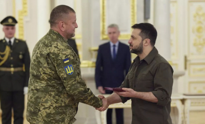 Volodimir Zelenski vrea al doilea mandat de președinte, anunță presa din Ucraina: „Valeri Zalujnîi, fostul șef al armatei, amenințat cu dosare penale dacă va candida”