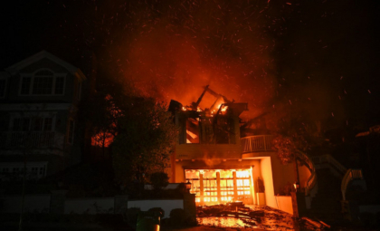 Jamie Lee Curtis, Billy Crystal, Paris Hilton, printre vedetele care și-au pierdut casele din Los Angeles din cauza incendiilor - FOTO Jamie Lee Curtis, Billy Crystal, Paris Hilton, printre vedetele care și-au pierdut casele din Los Angeles din cauza incendiilor - FOTO