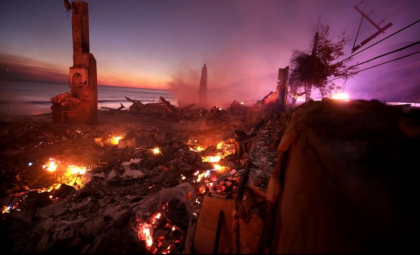Incendiile de vegetaţie din Los Angeles continuă să facă ravagii, chiar dacă vântul violent s-a mai domolit Incendiile de vegetaţie din Los Angeles continuă să facă ravagii, chiar dacă vântul violent s-a mai domolit