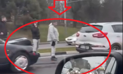 Carambol pe o stradă din Chișinău: Cel puțin patru șoferi s-au ales cu mașinile avariate, după ce s-au lovit în lanț. Iamagini de la locul impactului - VIDEO Carambol pe o stradă din Chișinău: Cel puțin patru șoferi s-au ales cu mașinile avariate, după ce s-au lovit în lanț. Iamagini de la locul impactului - VIDEO