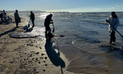 O nouă scurgere de păcură în Marea Neagră. Autoritățile ruse au trimis cinci nave în zonă - VIDEO
O nouă scurgere de păcură în Marea Neagră. Autoritățile ruse au trimis cinci nave în zonă - VIDEO