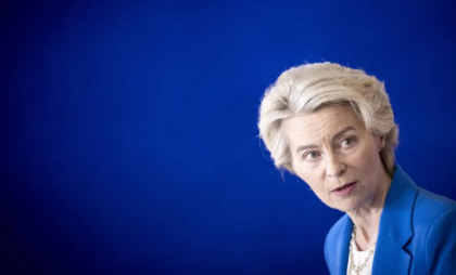Ursula von der Leyen a fost internată în spital timp de o săptămână din cauza pneumoniei Ursula von der Leyen a fost internată în spital timp de o săptămână din cauza pneumoniei