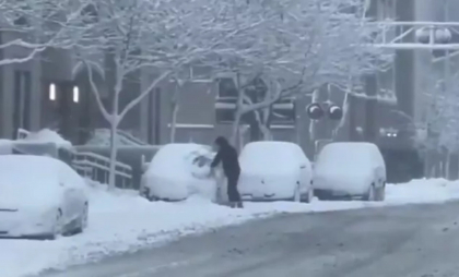 Peste 3.000 de zboruri anulate sau amânate din cauza unei furtuni în sudul Statelor Unite. Temperaturile au scăzut până la minus 18°C pe alocuri şi zeci de mii de oameni au rămas fără electricitate
Peste 3.000 de zboruri anulate sau amânate din cauza unei furtuni în sudul Statelor Unite. Temperaturile au scăzut până la minus 18°C pe alocuri şi zeci de mii de oameni au rămas fără electricitate