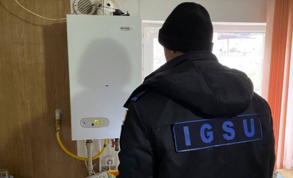 Șase persoane, printre care cinci copii s-au intoxicat cu monoxid de carbon, iar o altă persoană a decedat în urma unui incendiu la Florești. IGSU vine cu detalii Șase persoane, printre care cinci copii s-au intoxicat cu monoxid de carbon, iar o altă persoană a decedat în urma unui incendiu la Florești. IGSU vine cu detalii