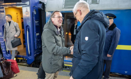 Ministrul german al apărării a mers într-o vizită surpriză la Kiev. „Vom continua să sprijinim activ Ucraina” Ministrul german al apărării a mers într-o vizită surpriză la Kiev. „Vom continua să sprijinim activ Ucraina”