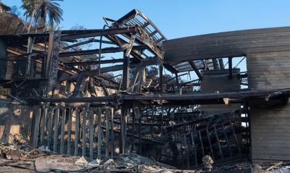 Cea mai scumpă casă din Los Angeles a fost distrusă de incendiile violente. Conacul valora 125 de milioane de dolari - FOTO Cea mai scumpă casă din Los Angeles a fost distrusă de incendiile violente. Conacul valora 125 de milioane de dolari - FOTO