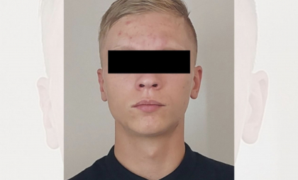 Atac cu cuțitul la un liceu din Slovacia, doi morți. Autorul atacului, un elev de 18 ani, a fost reținut
 Atac cu cuțitul la un liceu din Slovacia, doi morți. Autorul atacului, un elev de 18 ani, a fost reținut