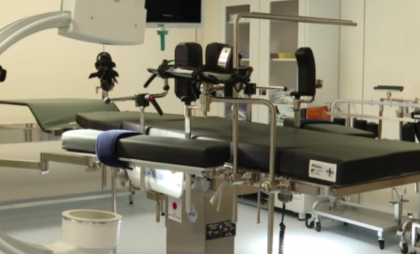 Pacienții în stare gravă, care ajung la Urgență, vor fi operați în săli moderne, dotate cu utilaje medicale de ultimă generație. Blocul a fost modernizat datorită unui grant oferit de Guvernul Japoniei Pacienții în stare gravă, care ajung la Urgență, vor fi operați în săli moderne, dotate cu utilaje medicale de ultimă generație. Blocul a fost modernizat datorită unui grant oferit de Guvernul Japoniei