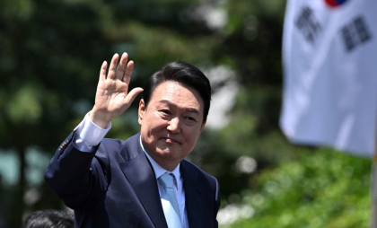 Preşedintele suspendat Yoon Suk Yeol refuză un nou interogatoriu, după arestarea sa. Fapta de „rebeliune” este pasibilă de pedeapsa cu moartea în Coreea de Sud Preşedintele suspendat Yoon Suk Yeol refuză un nou interogatoriu, după arestarea sa. Fapta de „rebeliune” este pasibilă de pedeapsa cu moartea în Coreea de Sud