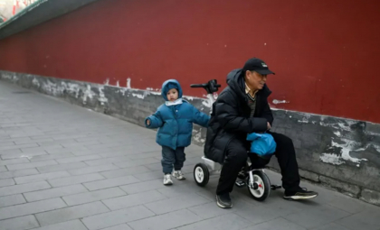 Populaţia chineză scade al treilea an la rând Populaţia chineză scade al treilea an la rând