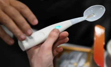 Cum arată și funcționează noua lingură electrică inventată de japonezi - VIDEO