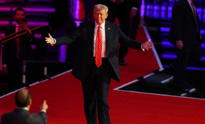 Donald Trump a anunțat o decizie majoră: „Încă din prima zi a mandatului, din pix, vom pune capăt nebuniei” Donald Trump a anunțat o decizie majoră: „Încă din prima zi a mandatului, din pix, vom pune capăt nebuniei”