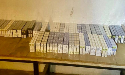 Peste 500 de pachete de țigări și 15 sticle de alcool - găsite de vameși în microbuzul unui moldovean care vroia să iasă din țară, la vama Albița. Unde erau ascunse acestea - FOTO Peste 500 de pachete de țigări și 15 sticle de alcool - găsite de vameși în microbuzul unui moldovean care vroia să iasă din țară, la vama Albița. Unde erau ascunse acestea - FOTO