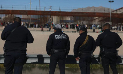 Mexicul ridică adăposturi temporare la graniţă pentru a se pregăti pentru expulzări în masă din SUA Mexicul ridică adăposturi temporare la graniţă pentru a se pregăti pentru expulzări în masă din SUA