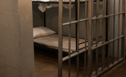 Fost polițist din Drochia - condamnat la un an de închisoare, după ce lua mită de la oameni, promițând să influențeze judecătorii și organele de urmărire penală. Detaliile PA