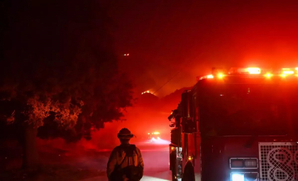 Un nou incendiu de vegetație a izbucnit lângă Los Angeles. Peste 30.000 de persoane şi-au părăsit casele
